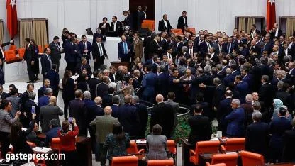 Kürsüde Taşkınlık Bitti: Huzur Bozan Vekil Yandı!