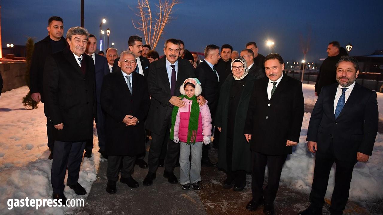 Milli Eğitim Bakanı Yusuf Tekin, Kayseri’de Mutfak Sanatları Merkezini Ziyaret Etti!