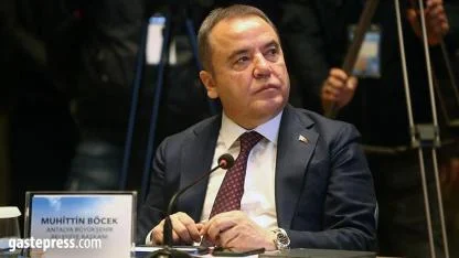 Muhittin Böcek hastaneye kaldırıldı!