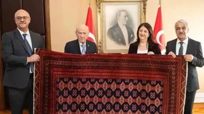 Öcalan'dan Devlet Bahçeli'ye özel dokuma kilim hediye!