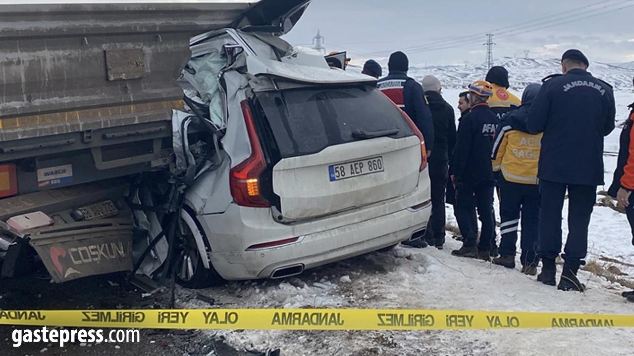 Sivas'ta korkunç kaza! Ölü ve yaralılar var!