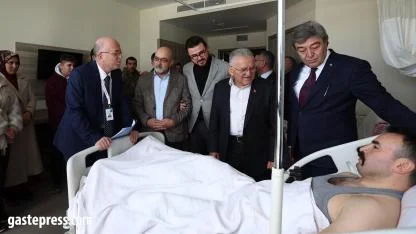 AK Parti’li İsimlerden Yaralı Özel Harekat Polisine Ziyaret!