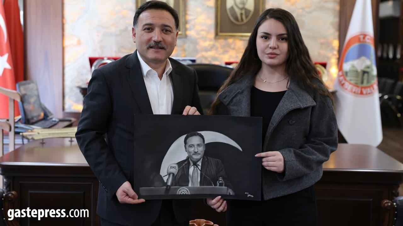Genç ressamdan Vali Çiçek’e portre!