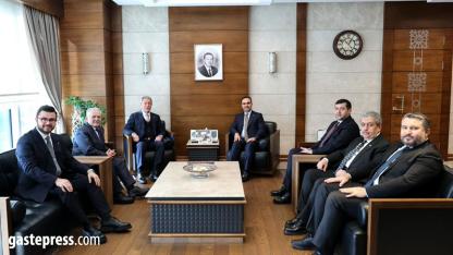 Hulusi Akar’dan Mehmet Fatih Kacır’a Ziyaret: Kayseri’nin Sanayi Yatırımları Masaya Yatırıldı!