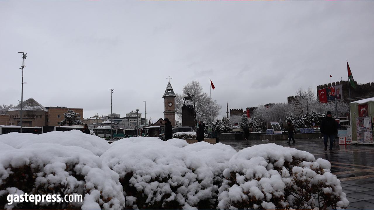 Kayseri Beyaza Büründü: Kar Yağışı Gece Boyunca Etkili Oldu!
