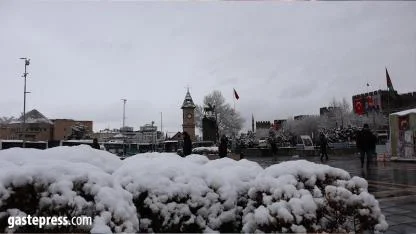 Kayseri Beyaza Büründü: Kar Yağışı Gece Boyunca Etkili Oldu!