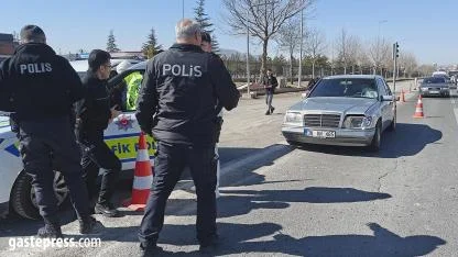 Kayseri’de Otomobilin Çarptığı 15 Yaşındaki Kız Ağır Yaralandı!