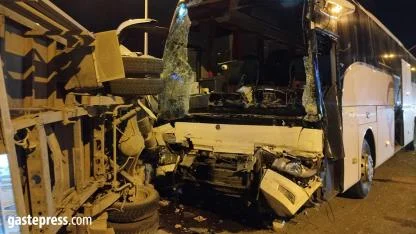 Kayseri’de Yolcu Otobüsü ile Kamyonet Çarpıştı: 5 Yaralı!