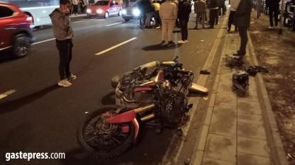 Motosiklet Yayaya Çarptı: 2 Yaralı!