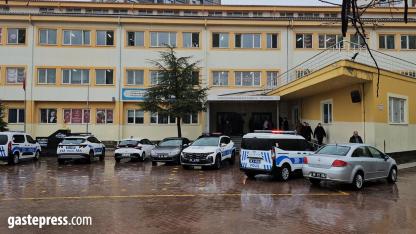 Ortaokulda yaşanan bıçaklı kavgada 1 öğrenci yaralandı!