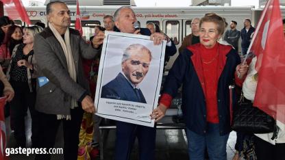 Raylar Üzerinde Aşk ve Öykü: Metroda 93 Kalemden Edebiyat Coşkusu