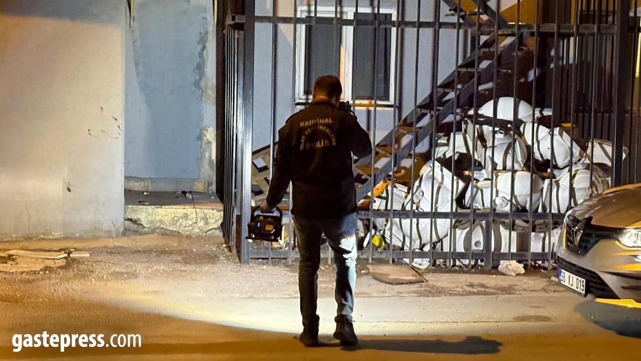 Tabancayla uğraşırken kendini vurdu, silahı yangın merdivenine sakladı!