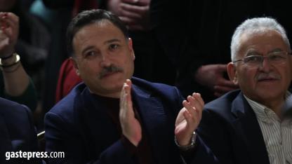 Vali Çiçek, Âşıkların Sazında Kültürümüzün Kalbini Hissetti!