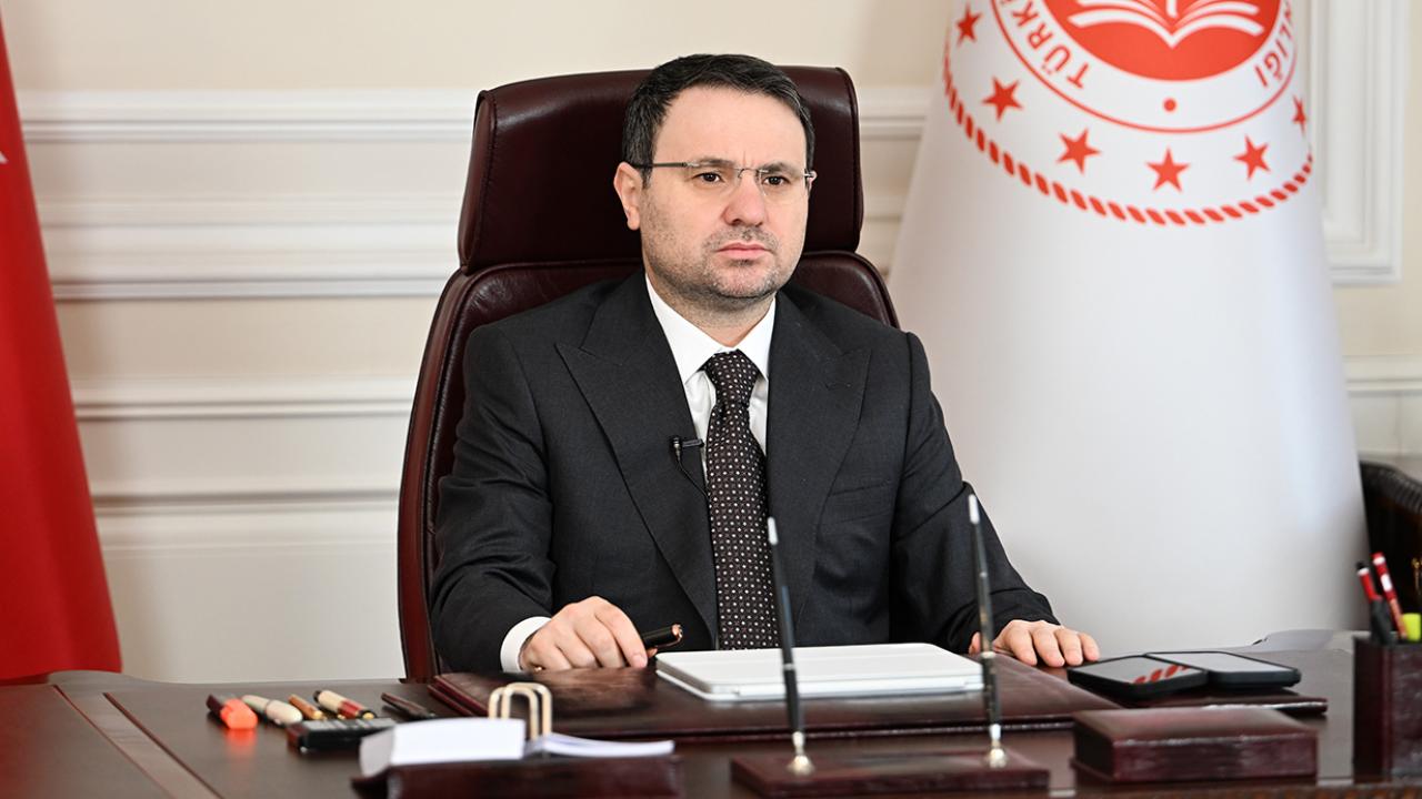 Bakan Gürlek’ten Özgür Özel’e sert yanıt: “Belgeler sahte”