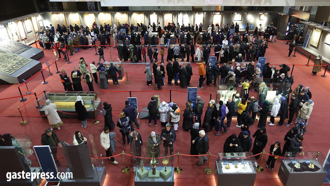 Başkan Büyükkılıç, Kutsal Emanetler ve Vakıf Eserleri Sergisi’nde Vatandaşlarla Buluştu!