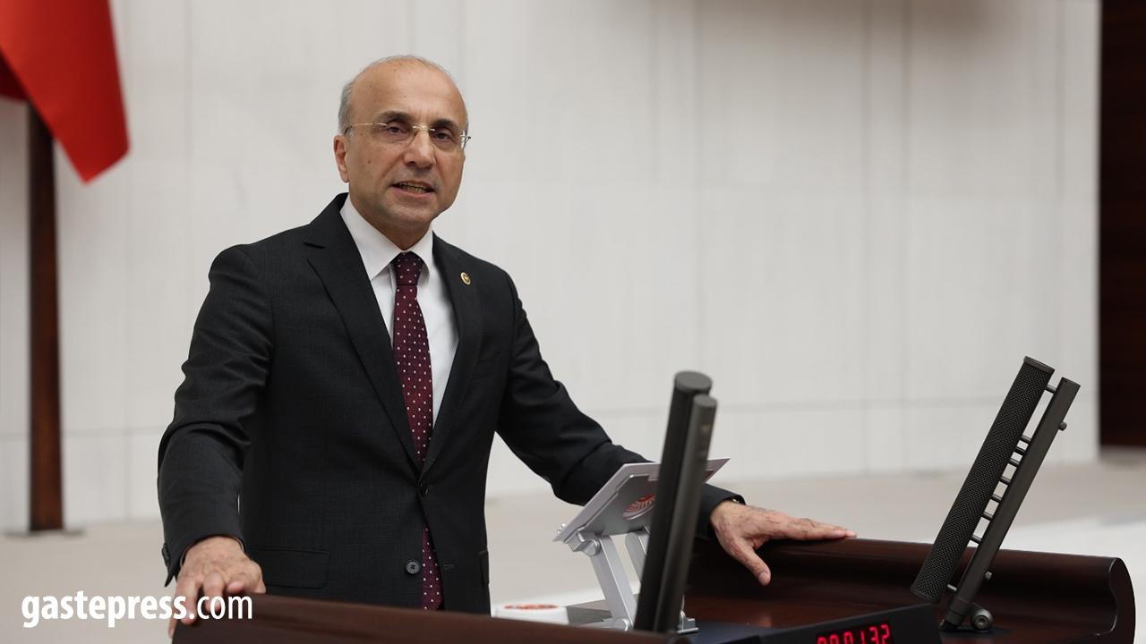 CHP’li Aşkın Genç: Emekli ikramiye bekliyor, iktidar bedelli askerlikten fon arıyor!