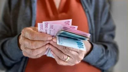 Emeklilerin Bayram İkramiyeleri Hesaplara Yatırılıyor!