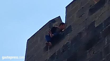 Kayseri Kalesi Surlarında İntihar Girişimi: Polis Kurtardı!