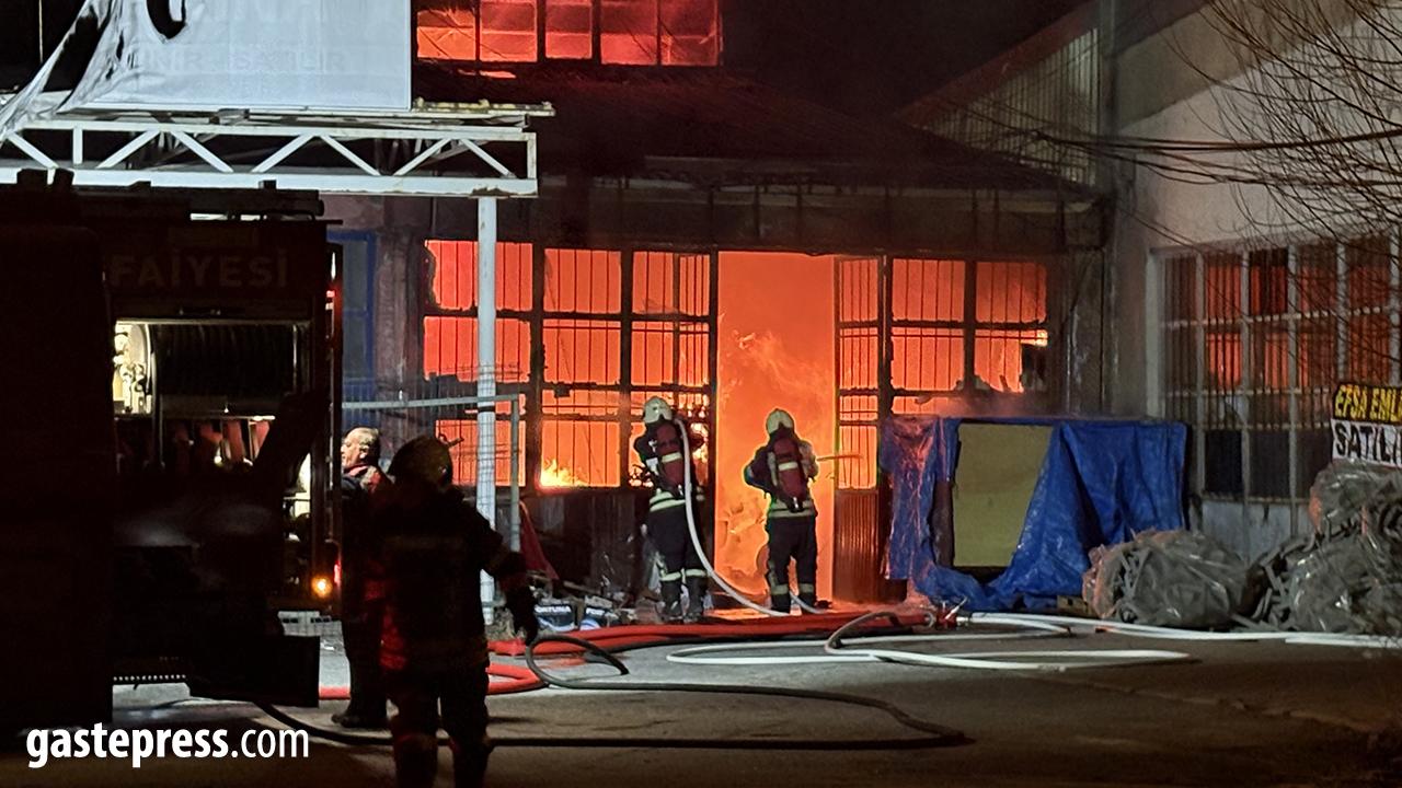 Kayseri’de Mobilya Atölyesinde Yangın Paniği!