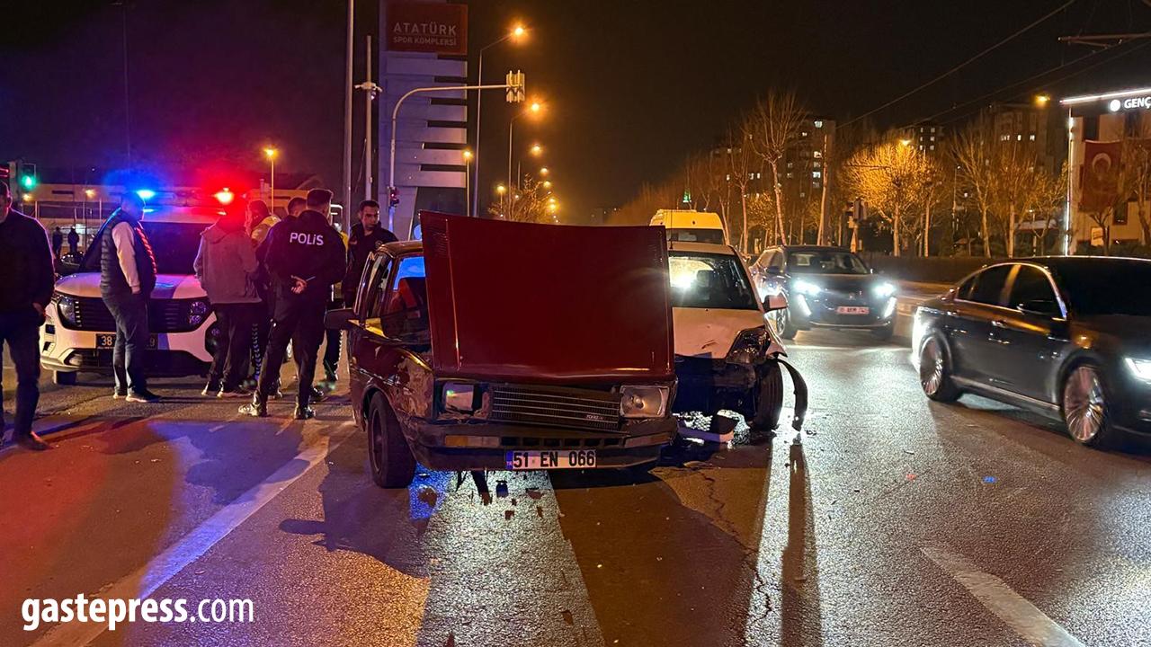 Kayseri’de otomobiller çarpıştı: 1 yaralı!