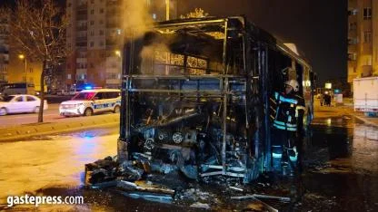 Kayseri'de seyir halindeki özel halk otobüsü yandı!