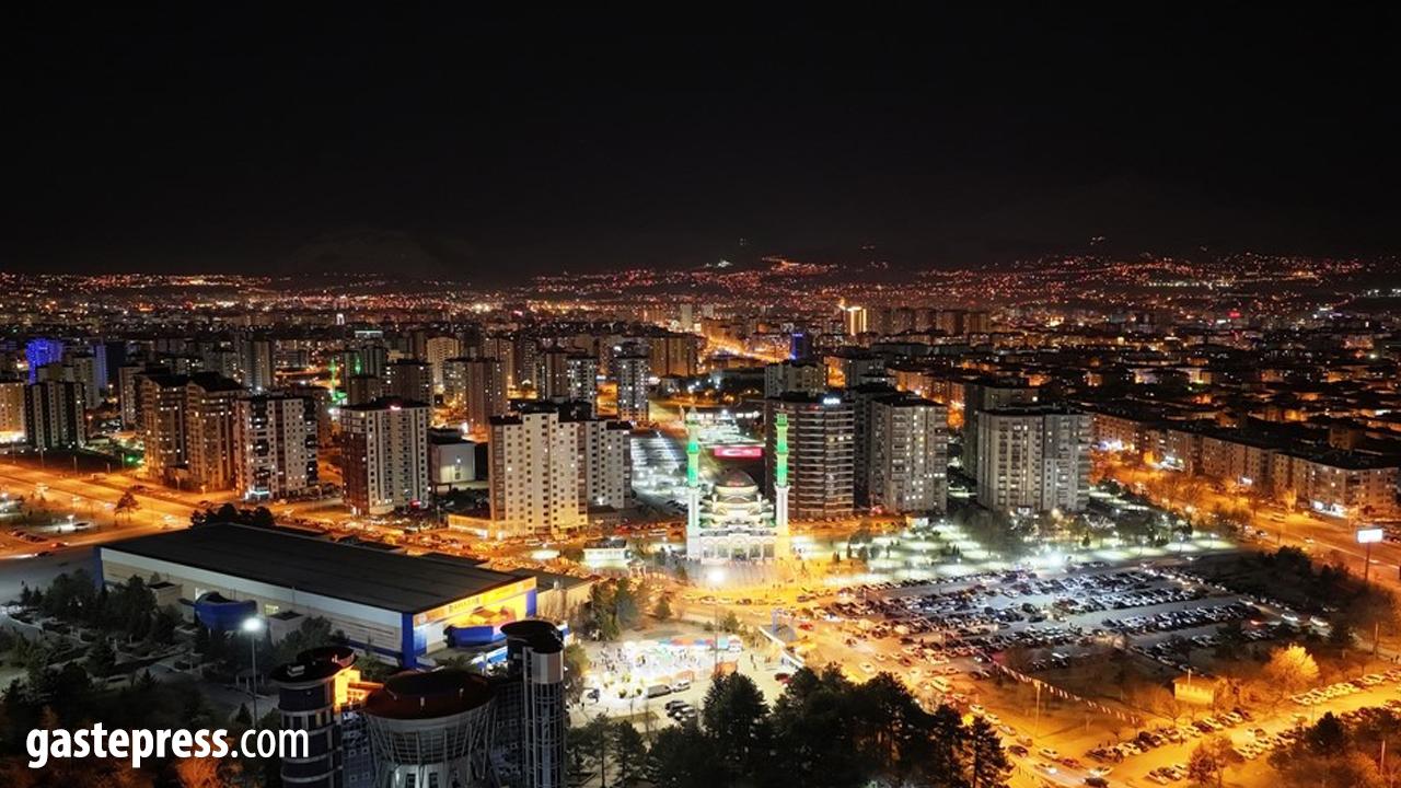 Kocasinan’da camiler Ramazan’da da gül kokuyor!