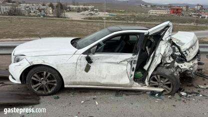 MHP eski milletvekilinin oğlunun yaralandığı kaza kamerada!