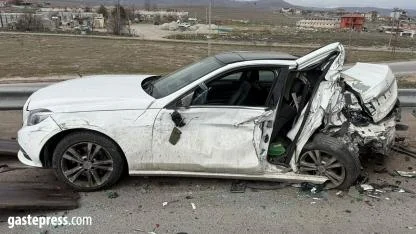 MHP eski milletvekilinin oğlunun yaralandığı kaza kamerada!