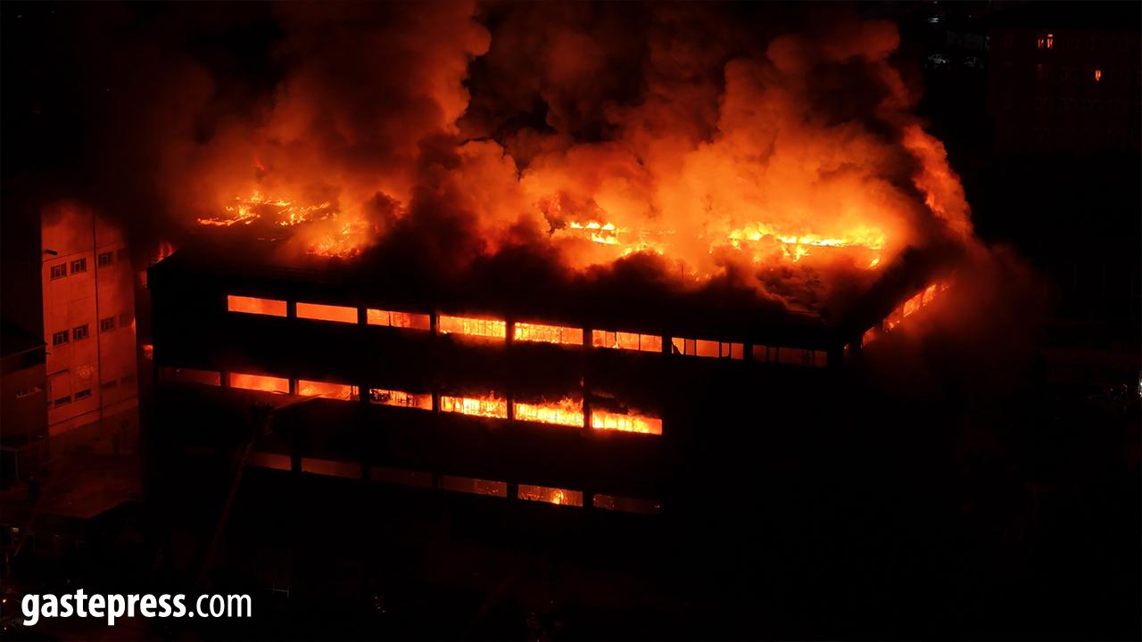 Trabzon’da Fındık Fabrikasındaki Yangın Tüm Binayı Sardı
