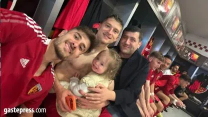 Baki Ersoy’dan Soyunma Odasında Galibiyet Pozu!