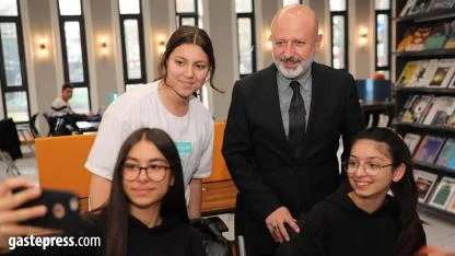 Başkan Çolakbayrakdar: "Hizmetlerimizle okuyan bir nesil yetiştiriyoruz"