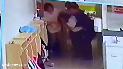 Boğazına yemek kaçan öğretmenin yardımına meslektaşı koştu!