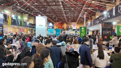 Kayseri Kitap Fuarı’na Rekor İlgi: 3 Günde 269 Bin Ziyaretçi!