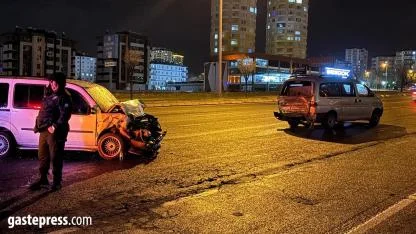 Kayseri’de Feci Kaza: Arızalı Minibüse Çarpan Araçta 7 Aylık Bebek Dahil 6 Yaralı!