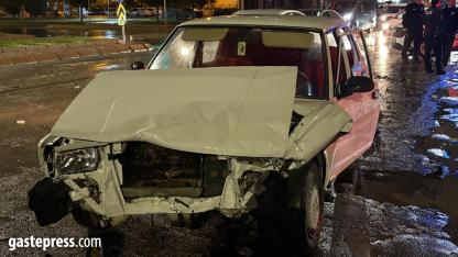 Kayseri'de iki otomobil çarpıştı: Tofaş kağıt gibi ezildi!