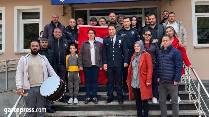 Kayseri’de mahalle sakinlerinden polis ekiplerine anlamlı sürpriz!