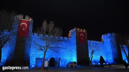 Kayseri’de Otizm Farkındalığına Mavi Işık Desteği!