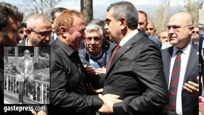 Öğrencilerine Siper Olan Öğretmen Gözyaşlarıyla Uğurlandı!