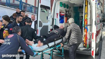 Okul önünde silahlı saldırı: 2 yaralı!