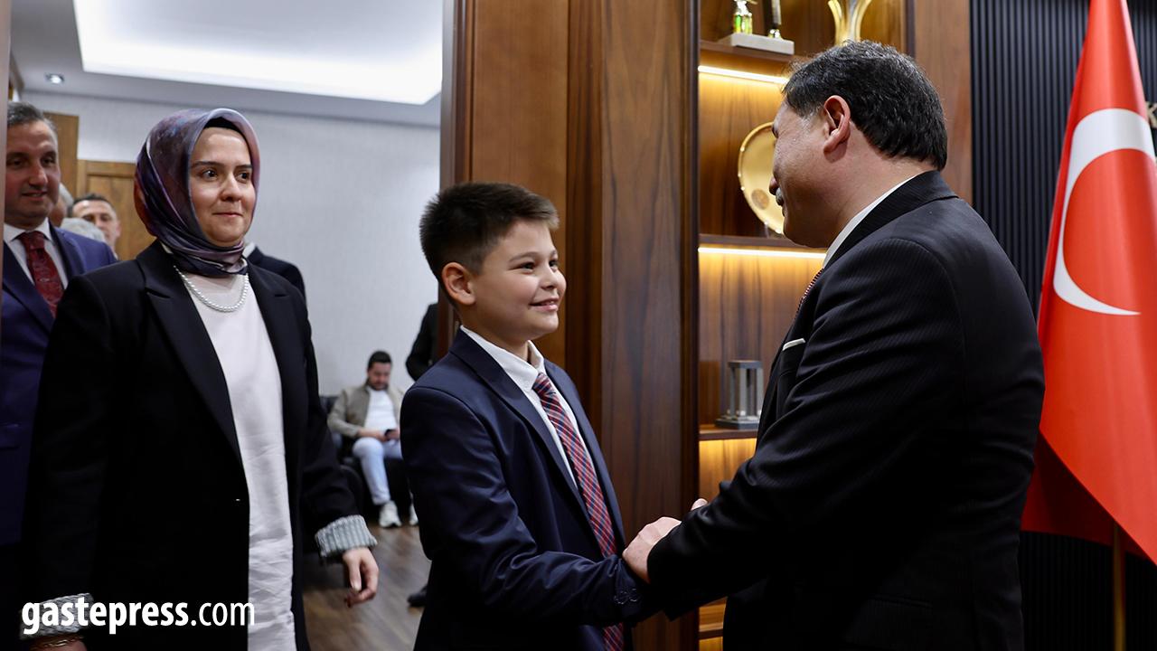 Vali Gökmen Çiçek’in Makamı 23 Nisan’da Çocuklara Emanet Edildi!