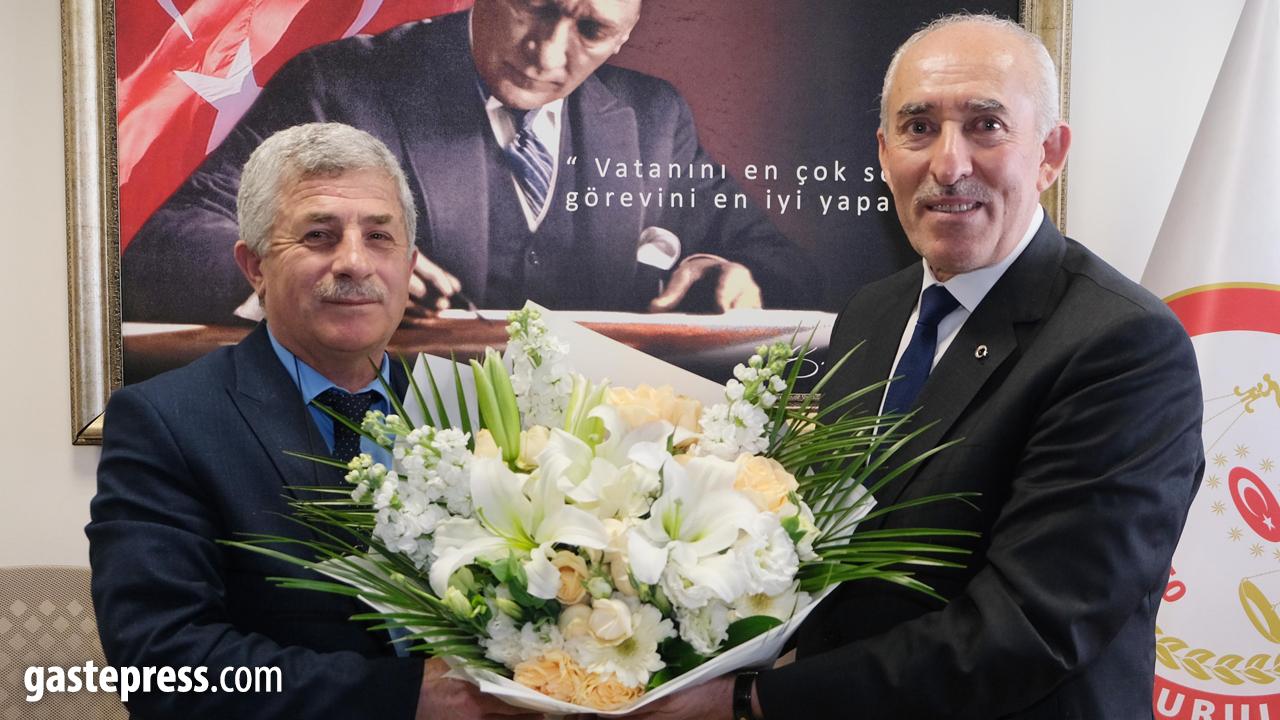 Mazbatayı alan Odakır: "Hizmetlerimizle konuşulmaya devam edeceğiz"