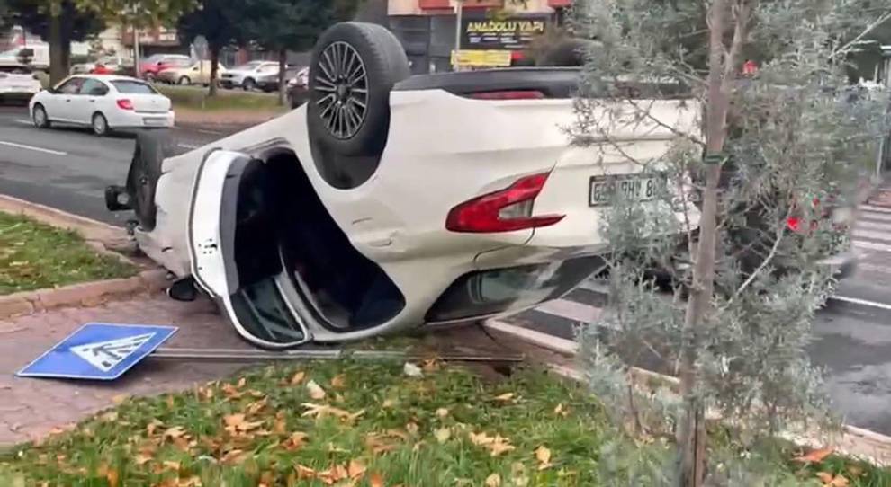 Zincirleme kazaya karışan otomobil takla attı!