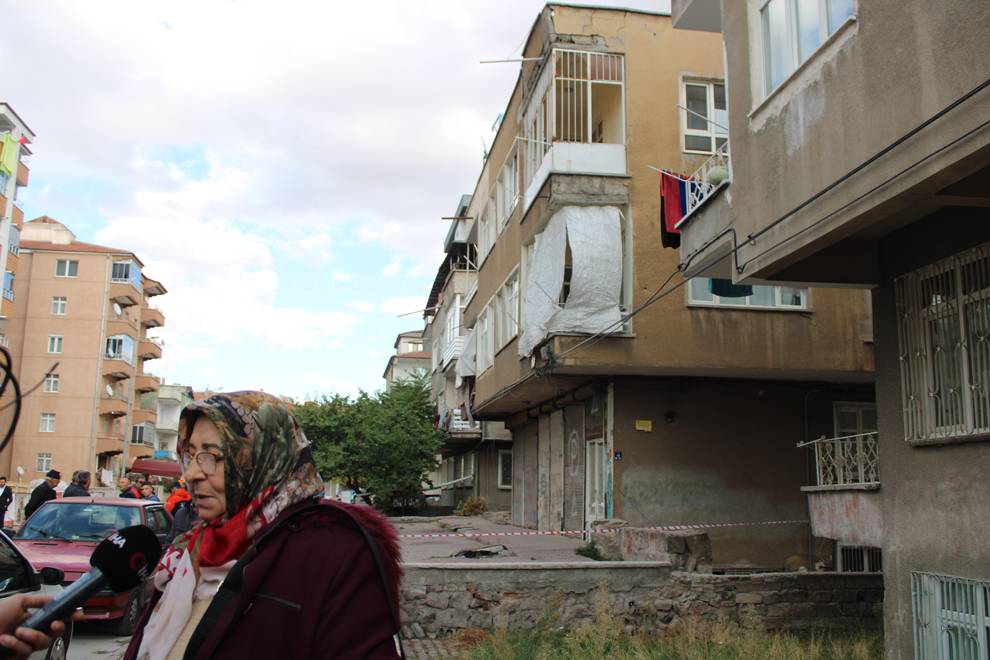 Kayseri'de 3 katlı bina yıkılma tehlikesi nedeniyle boşaltıldı!