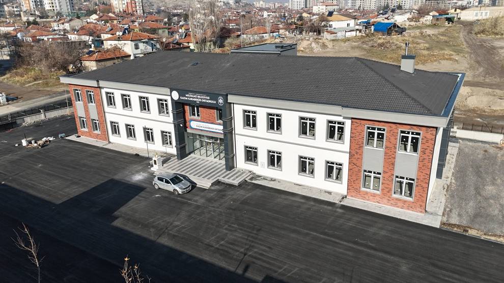 Melikgazi Belediyesi, 3 mahalleye birden hizmet edecek okullarda sona geldi!