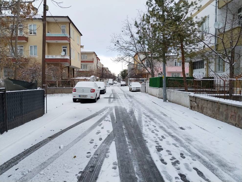 Kayseri Beyaza Büründü: Kar Yağışı Kent Genelinde Etkili Oldu!