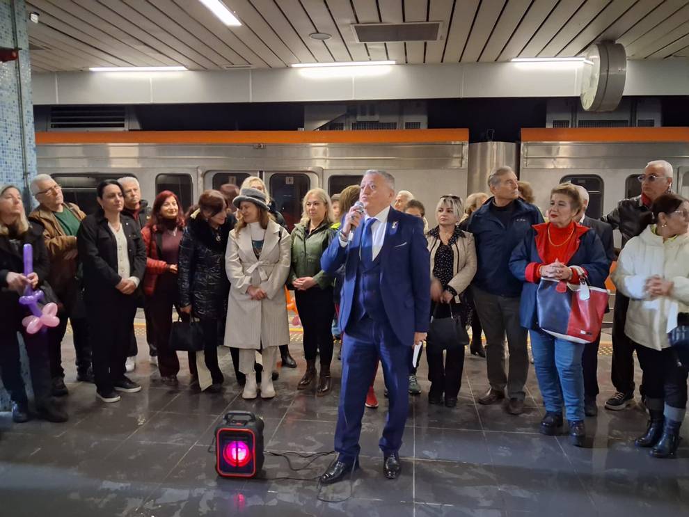 Raylar Üzerinde Aşk ve Öykü: Metroda 93 Kalemden Edebiyat Coşkusu