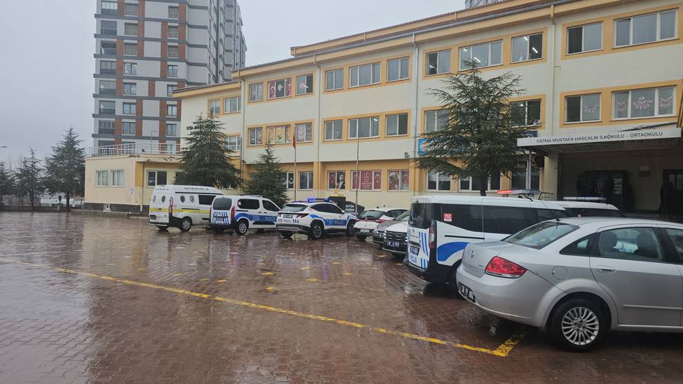 Ortaokulda yaşanan bıçaklı kavgada 1 öğrenci yaralandı!