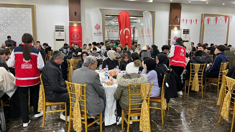 Kayseri Vakıflar Bölge Müdürlüğü'nden her gün 2 bin 500 kişilik iftar yemeği!