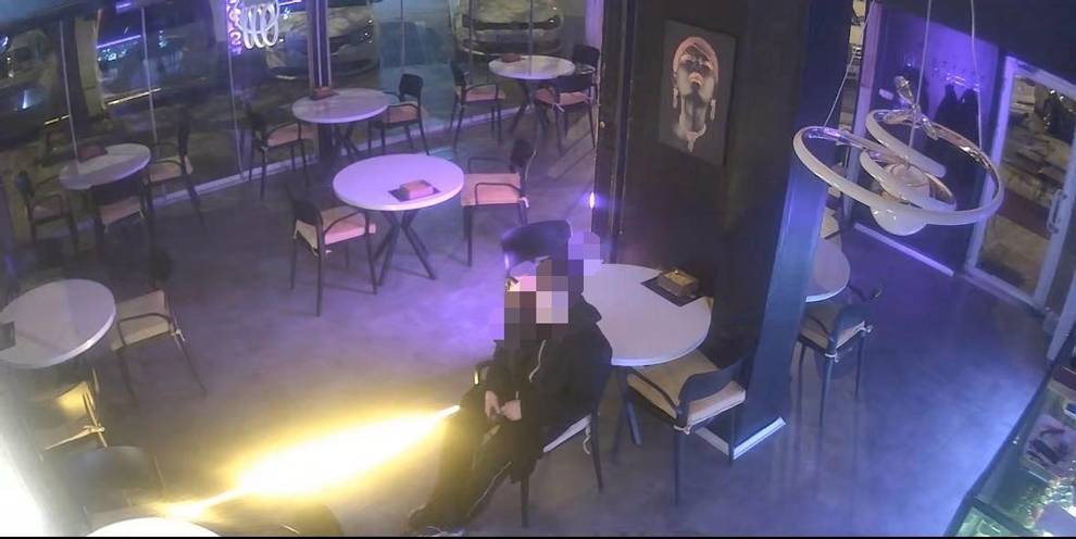 Hırsızlığın böylesi... Hırsızlık için girdiği kafede ısındı, yemek yedi!