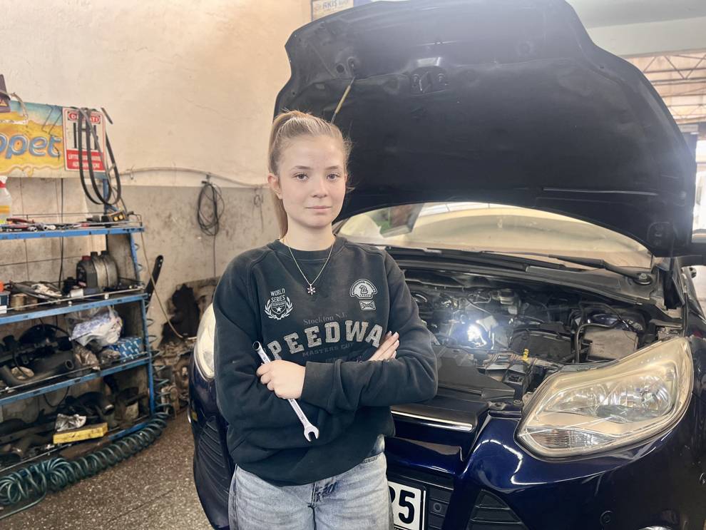 Sanayinin 17 yaşındaki oto tamircisi kadın ustası!